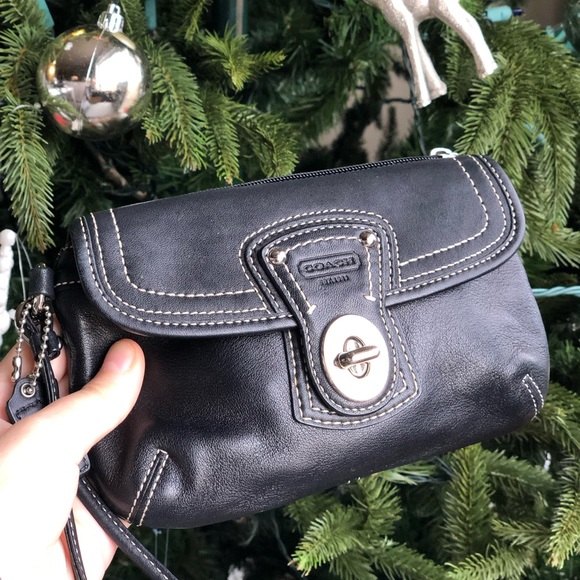 Coach Handbags - Coach wristlet
